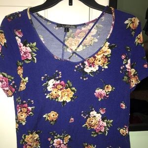 Floral cute shirt size medium for women